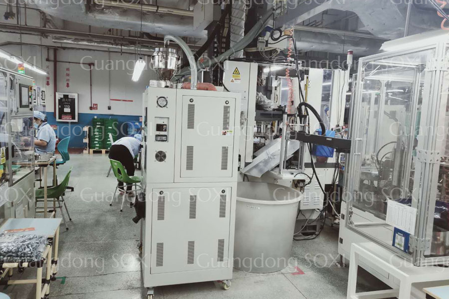 Plastic Auxiliary Machinery In Central Loading System