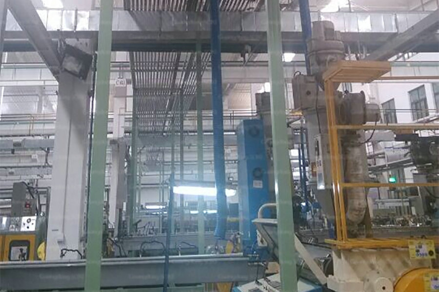 In Central Loading System Plastic Auxiliary Machine