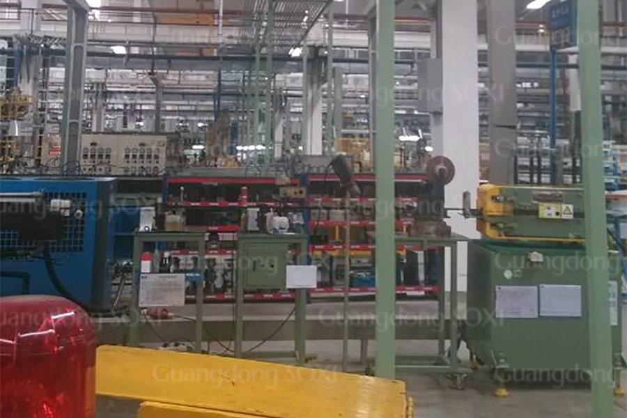 In Central Loading System Plastic Machine China