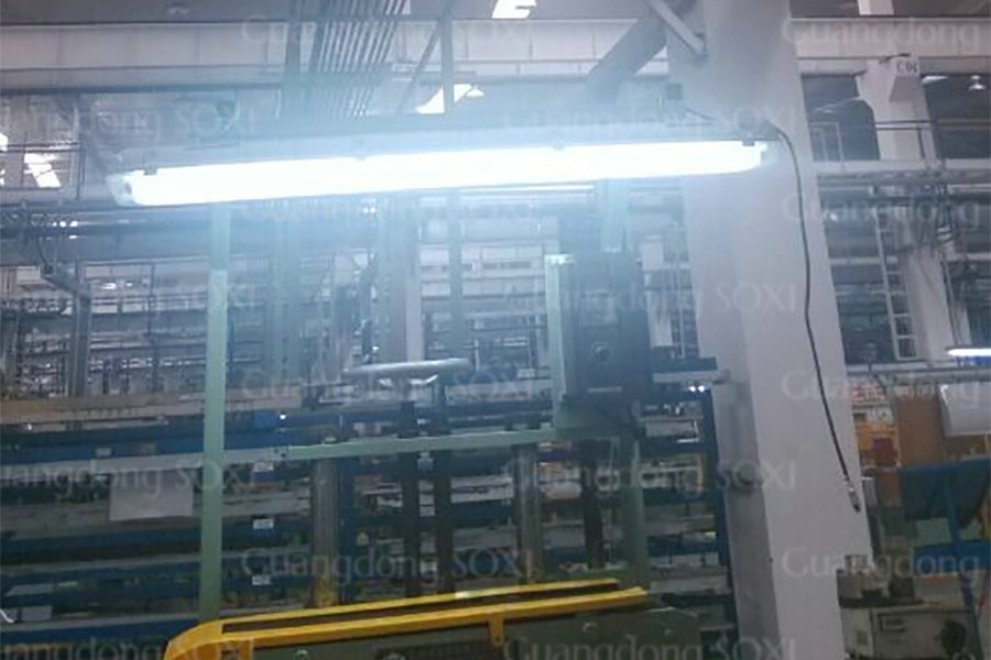 In Central Loading System Plastic Machine Factory
