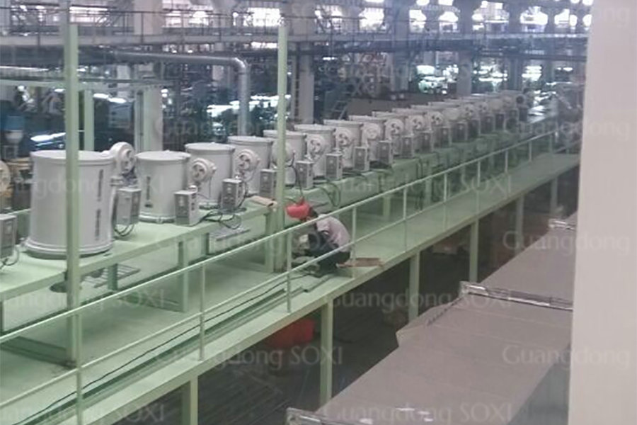 In Central Loading System Plastic Machinery Equipment