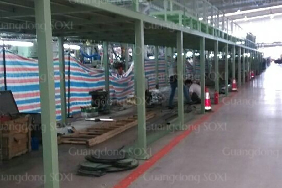In Central Loading System Plastic Molding Equipment