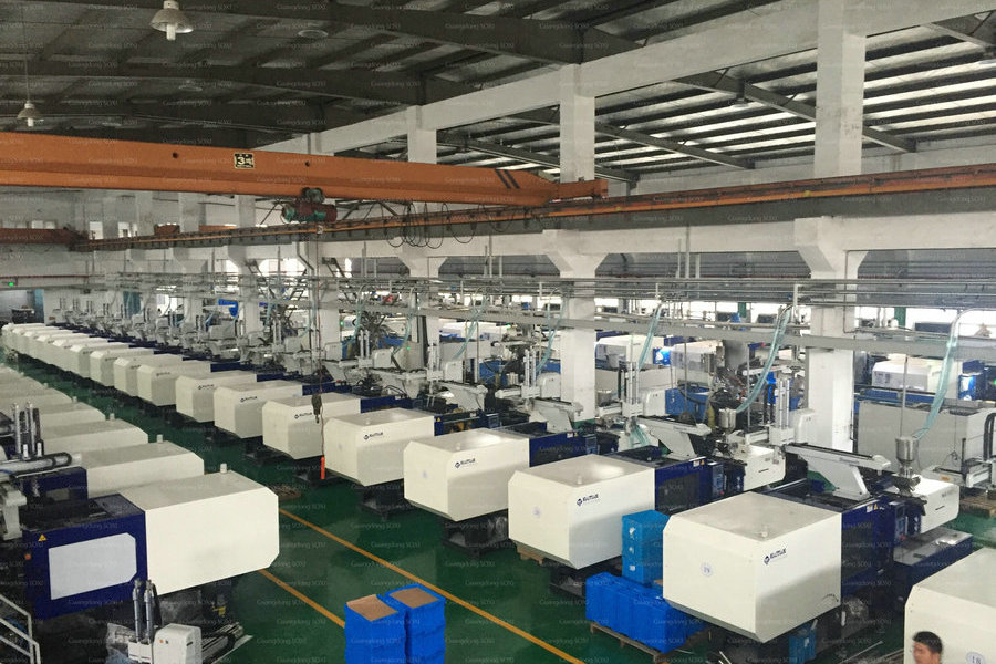 In Central Loading System Plastic Machine Price