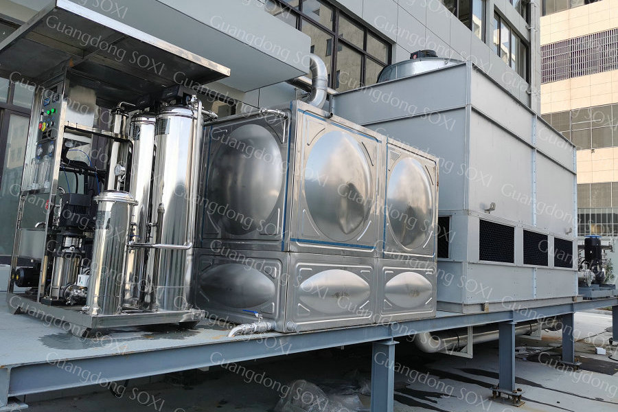 In Central Loading System Plastic Machine