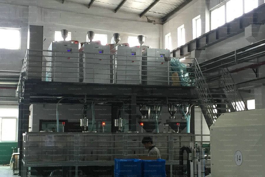 In Central Loading System Plastic Machinery Equipment