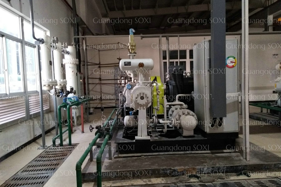 In Central Loading System Plastic Auxiliary Machine 1