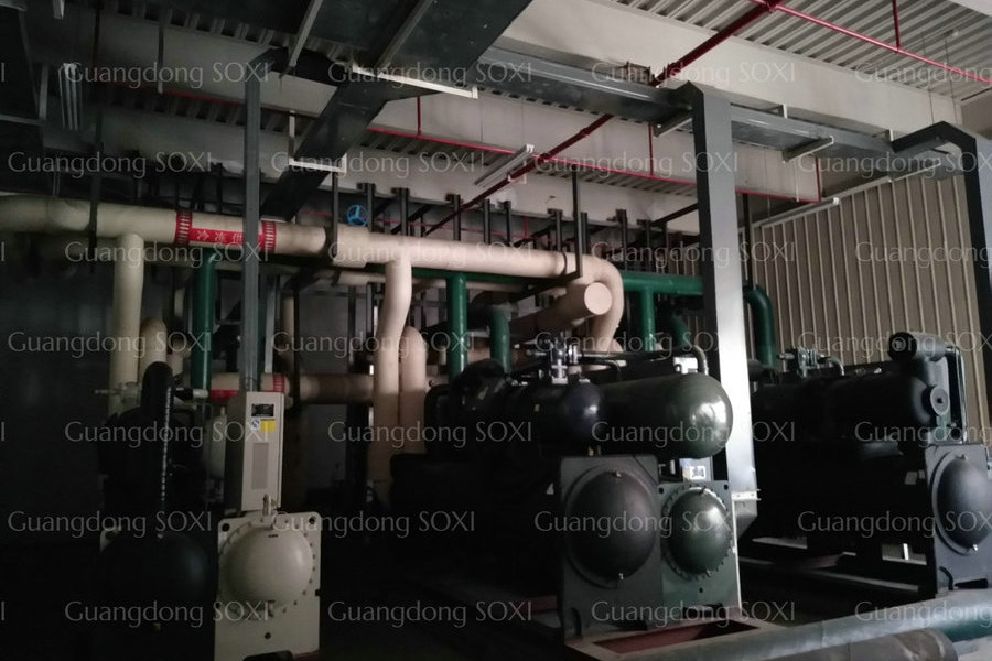 In Central Loading System Plastic Machine Suppliers 1