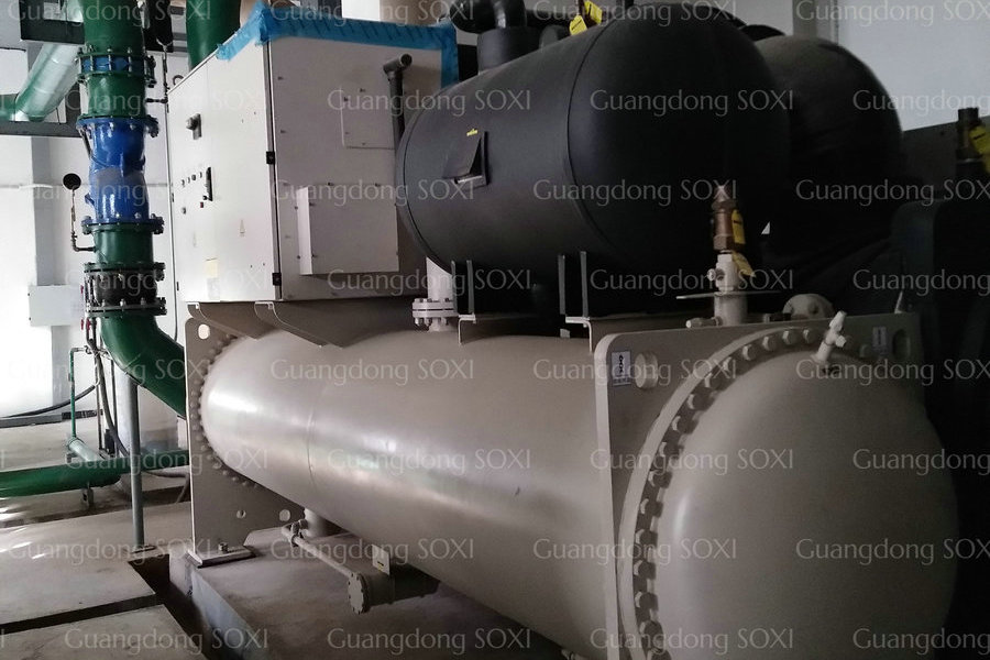 In Central Loading System Plastic Machine Video