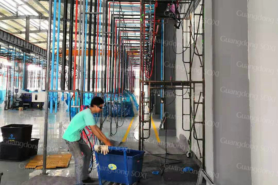 In Central Loading System Plastic Machine China