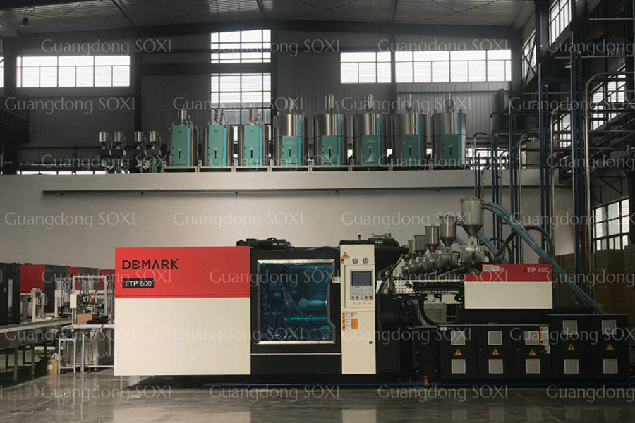In Central Loading System Plastic Machinery Equipment
