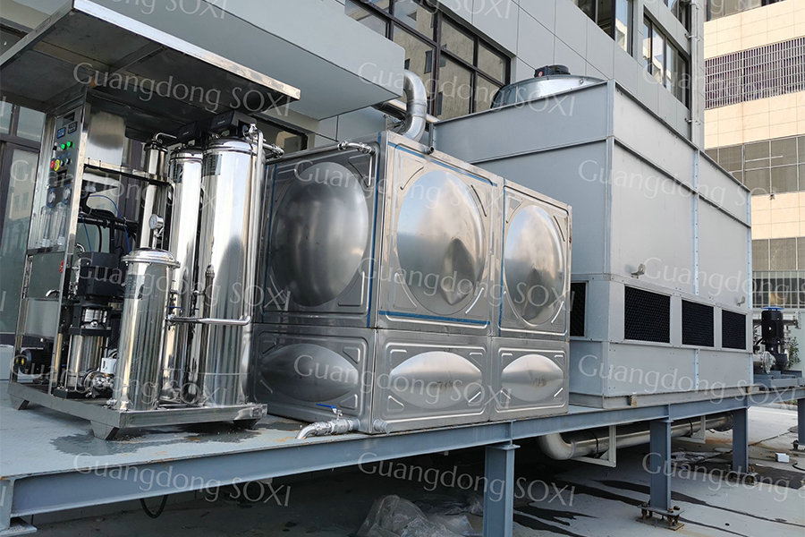 In Central Loading System Plastic Machinery Factory